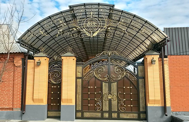 Купить или заказать ворота для дома с навесом - стильные и надежные решения для вашего участка в Шадринске от 42842 руб | ВоротМастер-Шдр